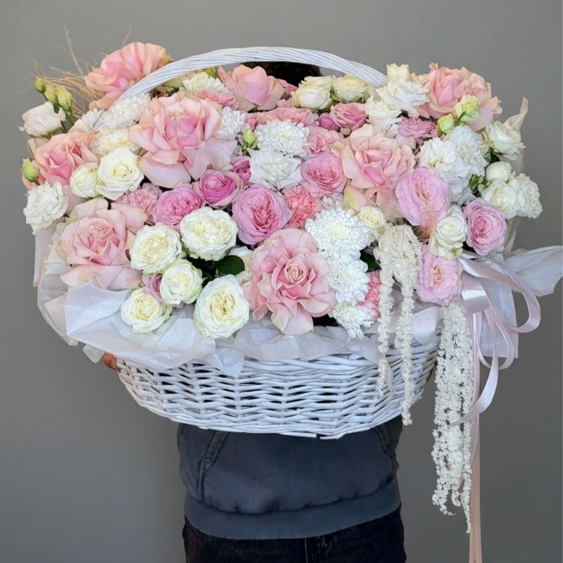Большая корзина с розами и эустомой Минск - Нежное Облако - Romeo Flowers